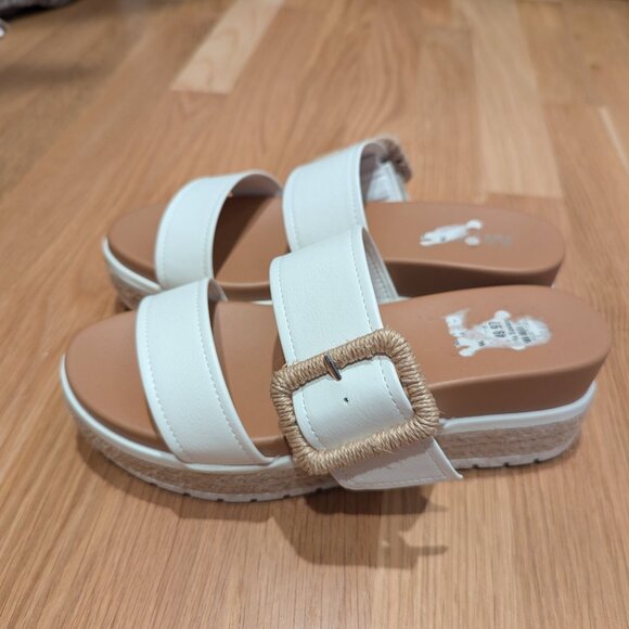 Mia Kenzy Platform.Sandal - Picture 3 of 4